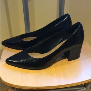 Clark’s Pointed Toe Pumps, little wear